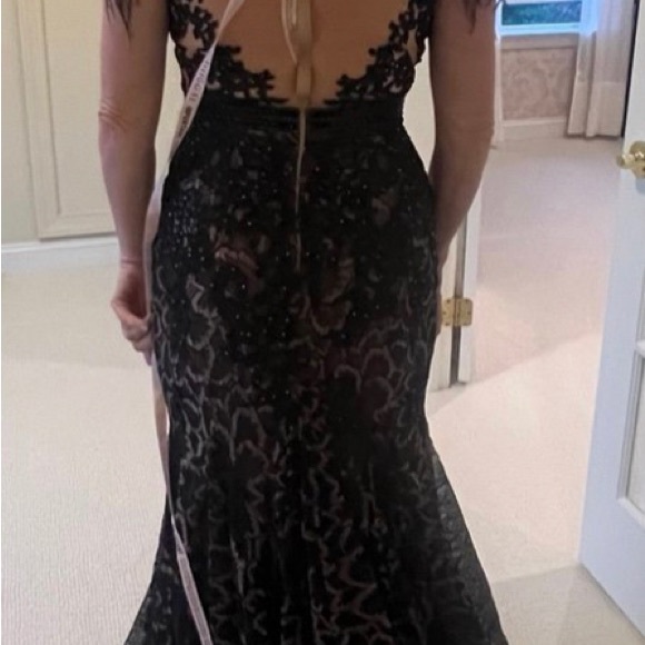 Mac Duggal dress size 10 - Picture 8 of 13